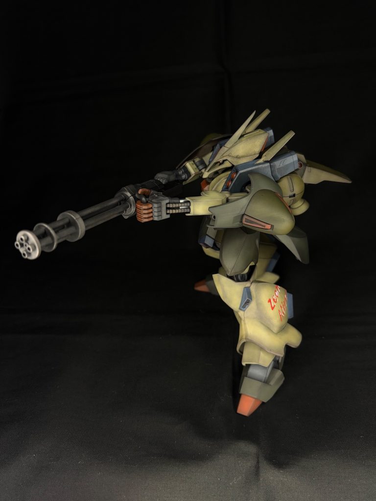 陸戦想定の機体設定なので、ガトリングを持たせました🙂