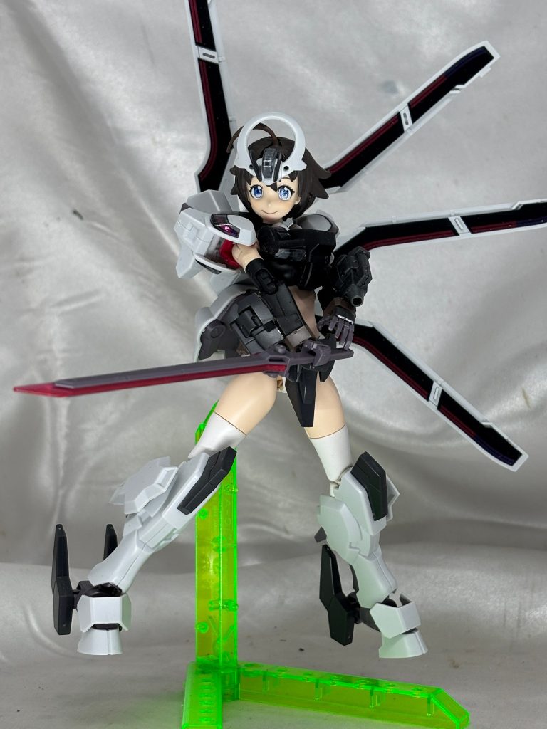 こっちが本命の展開形態。劇中ほぼ活躍がなかったのが悔やまれるカッコいいガンダムですよね。グエル先輩が親を手にかけた自分が犯してしまった罪に向き合い乗り越えるサイドストーリーとかほしかったです。