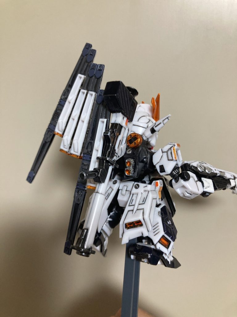 このexパーツもう1個手に入れたら、Wフィンファンネル版とかも作って見たいなと淡い想い。パテで頑張ってHi-νにしてみたいなとか、技術不足で無理ですが。