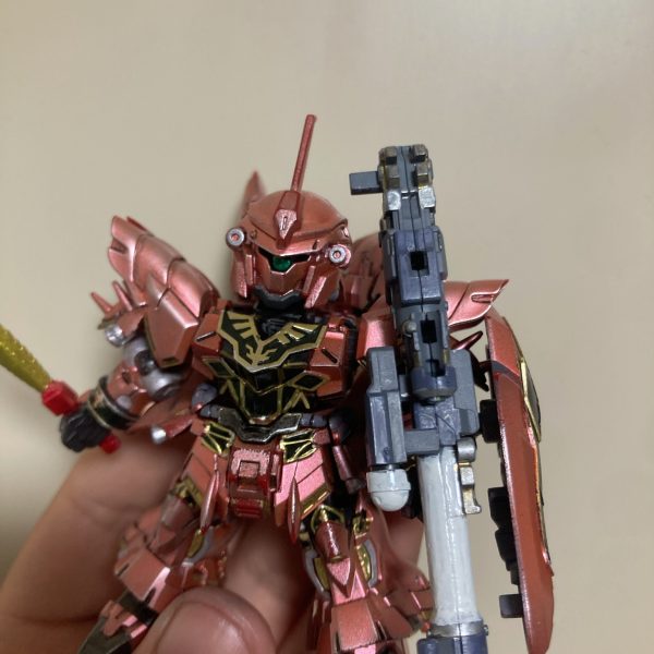 シナンジュがもうひとつ手に入ったので、どうせならと、シナンジュスタインに改造しようとしましたが技術が足りなかったです……普通のシナンジュは作ってあるのですが。既に塗装してあるのを触りすぎで塗装が取れてきたので塗装し直す予定です。（3枚目）
