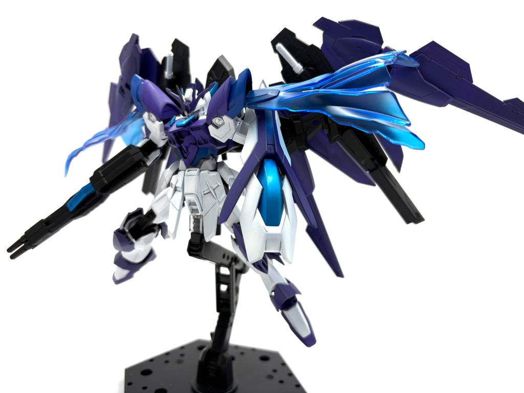 ウイングゼロ炎をベースにしつつフェニーチェリナーシタのパーツも使用しています(gundam-kao8)ビームマントを使いたかっただけなのはナイショマント自体にはクリアブルーを吹いております。まぁ同じウイング系だし纏まりはいいかも…？&nbsp;