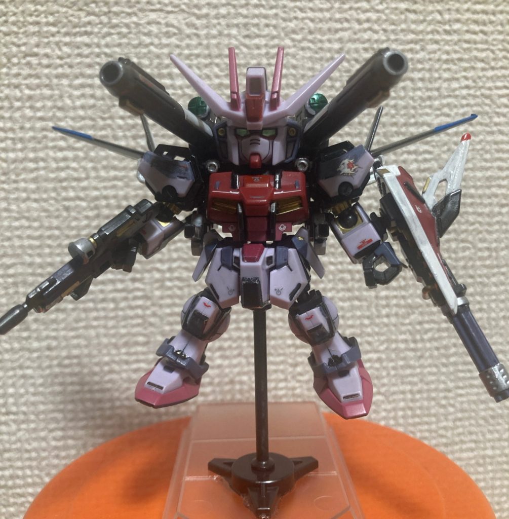 デカール貼るだけでこんなにも変わるとは思いませんでした。意識したのはrgのルージュを参考にして塗ってます。