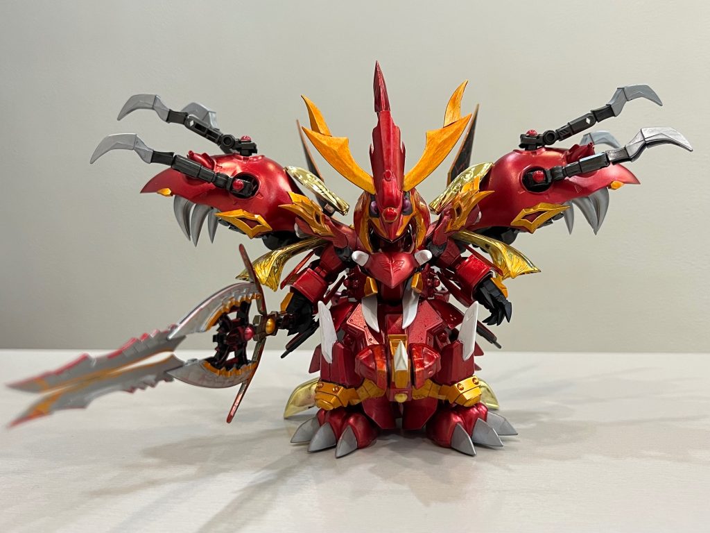 正面からの写真は常に「魔王」感を強調しているが、プロポーションの歪みが懸念されている。
