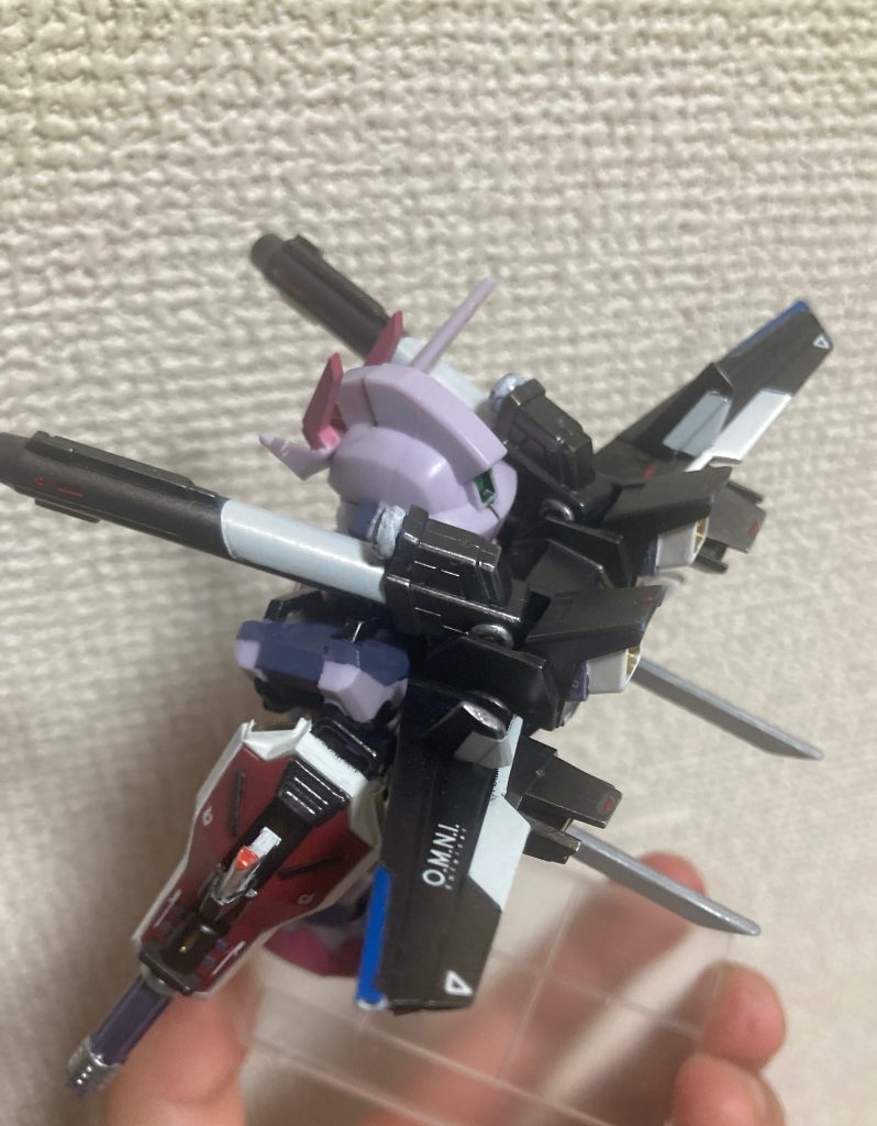背中にぶっとい武器付いてると喜んでしまうのが男の子です。モビリティジョイント新作は是非ディスティニーガンダムでインパルスも合わせてくれればディスティニーインパルスとか作りたいっすねぇケンプファー、バルバトスの次はどんなシリーズで出してくれるのか楽しみっす。
