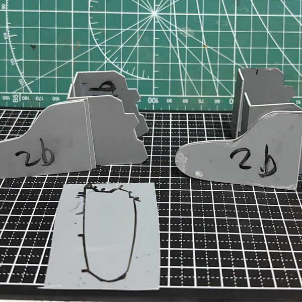 あまり記事が見つからないプロペラントタンクの制作方法をまとめてみました。我流ですのでご注意を！1.MGの説明書を好みのサイズで印刷する2.説明書をもとにして土台をプラ板から作成する3.土台にストローをもりもりする(ストローに対応するボンドが要ります)4.軽量パテでもりもりして気合で整形して、気合でスジボリいれる5.頑張って塗装する（3枚目）