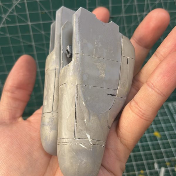 あまり記事が見つからないプロペラントタンクの制作方法をまとめてみました。我流ですのでご注意を！1.MGの説明書を好みのサイズで印刷する2.説明書をもとにして土台をプラ板から作成する3.土台にストローをもりもりする(ストローに対応するボンドが要ります)4.軽量パテでもりもりして気合で整形して、気合でスジボリいれる5.頑張って塗装する（5枚目）
