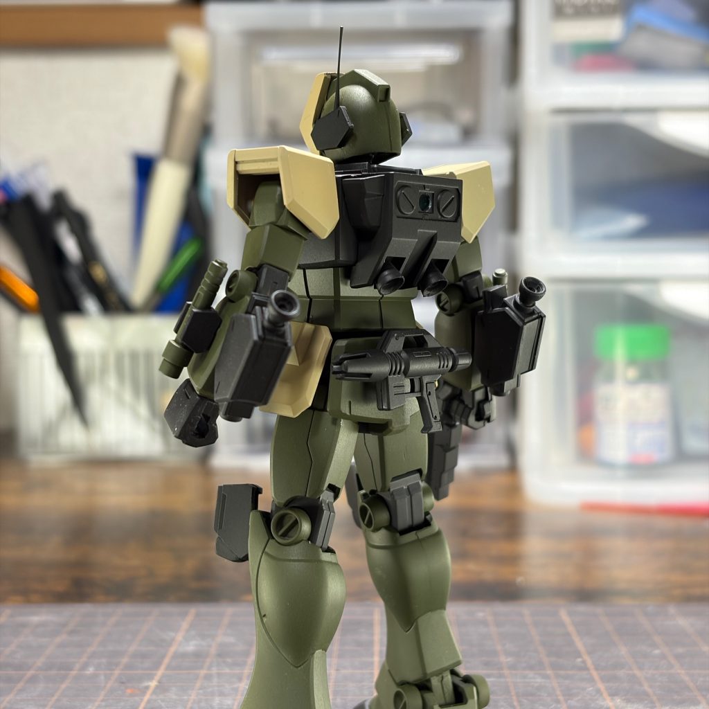 バックショット。腕部にはスラスターを増設。武器はネオジム磁石でマウントしています。