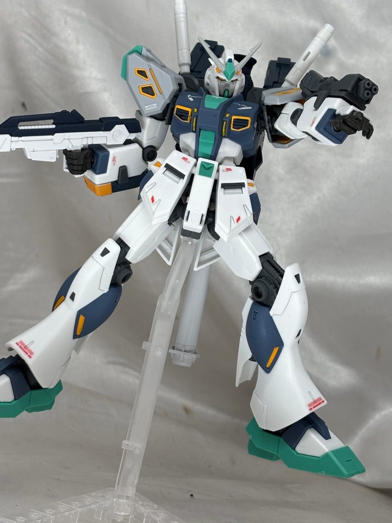 腕部ガトリング。なんかトルネードガンダムみたいな武装ですよね。全身のデカールは他のキットのものを使用しています、制作時点でキルケーの魔女デカールが手に入らなかったので(；ﾟ□ﾟ)