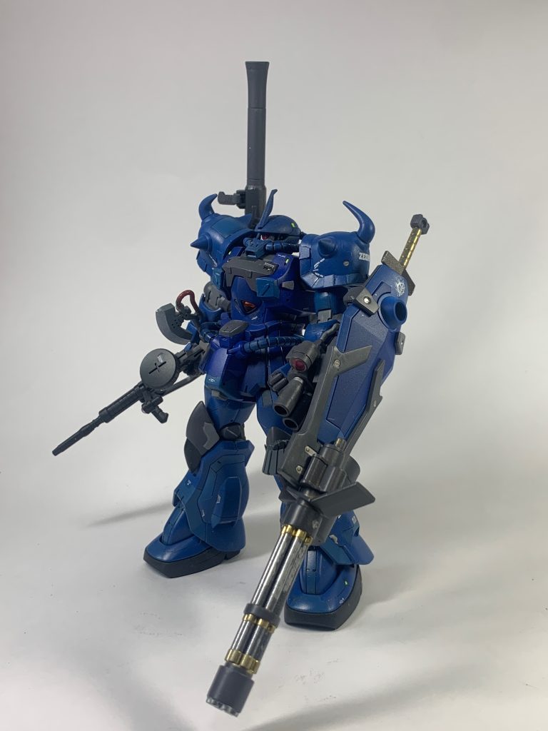 これだけ武器を持つと、凄い重量だろうな……(gundam-kao6)
