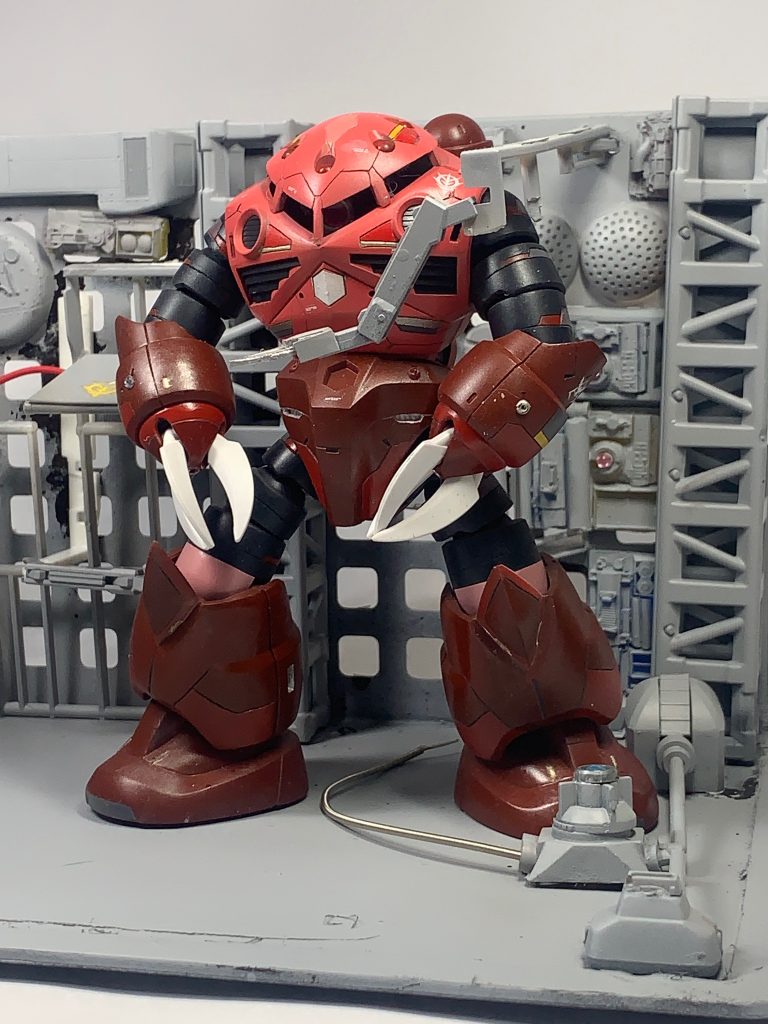 HGシャア専用ズゴックは安いので、私のような貧乏サラリーマンには助かります。(gundam-kao5)