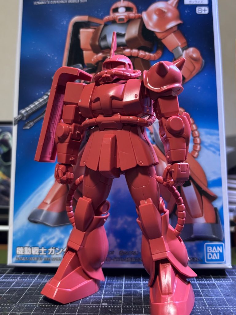 素組みのFGシャアザク❣️最新キットにも引けを取らない良いバランスですよね🥰