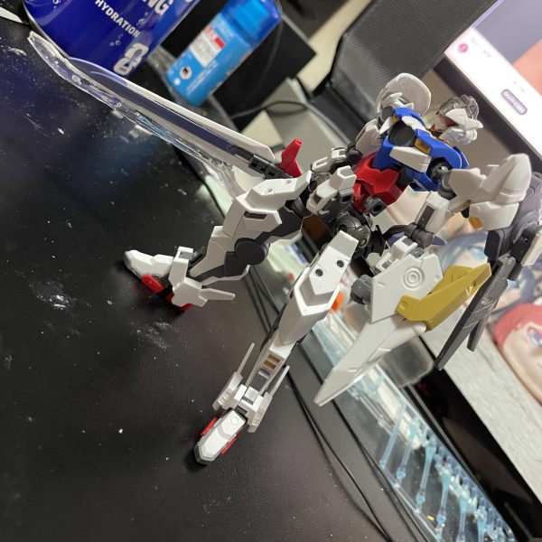次回作はガンダムって感じよりガンプラって感じの作品を制作していきたいと思ってます！アーキタイプ、追加の装備によって換装しその姿を変えていく感じの設定です！！！使ってる素材はクアンタの胴体とジリウスの手足ですね（2枚目）