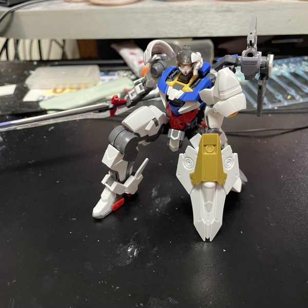 次回作はガンダムって感じよりガンプラって感じの作品を制作していきたいと思ってます！アーキタイプ、追加の装備によって換装しその姿を変えていく感じの設定です！！！使ってる素材はクアンタの胴体とジリウスの手足ですね（3枚目）