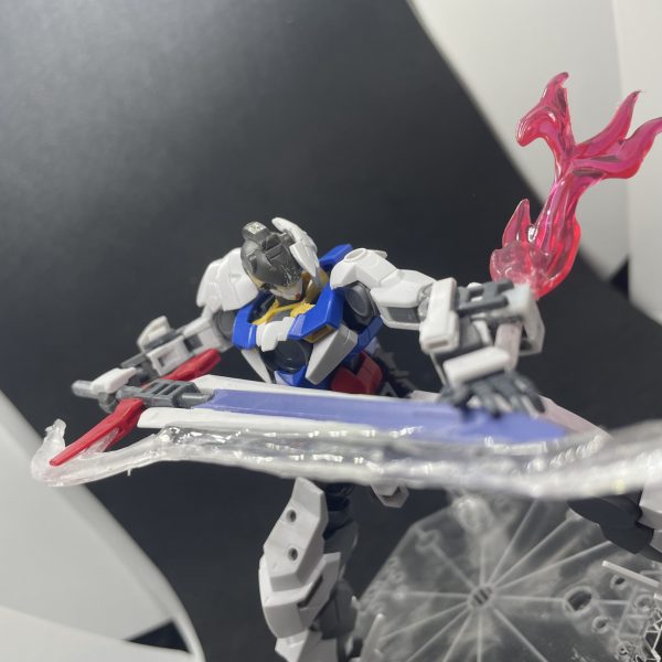 次回作はガンダムって感じよりガンプラって感じの作品を制作していきたいと思ってます！アーキタイプ、追加の装備によって換装しその姿を変えていく感じの設定です！！！使ってる素材はクアンタの胴体とジリウスの手足ですね（5枚目）