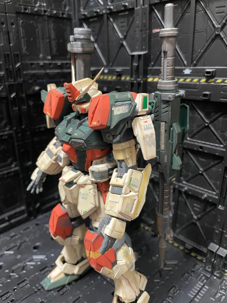 今回も部分塗装とウェザリング仕上げです。それと、初の試みでスジボリをやってみました❗️既存モールドの掘り直し程度ですが、思ってた以上に難しかったです😅