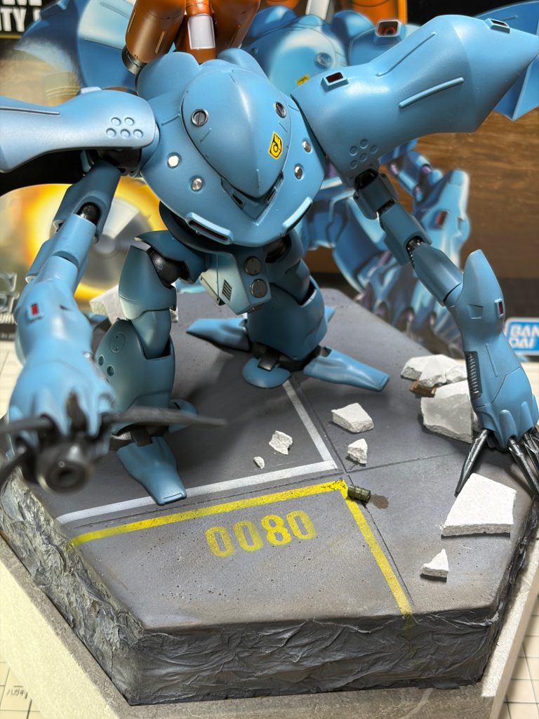 デカールはワンポイントでシンプルに。間接部にもメタルブラックを使用してメカっぽさを出しました😊