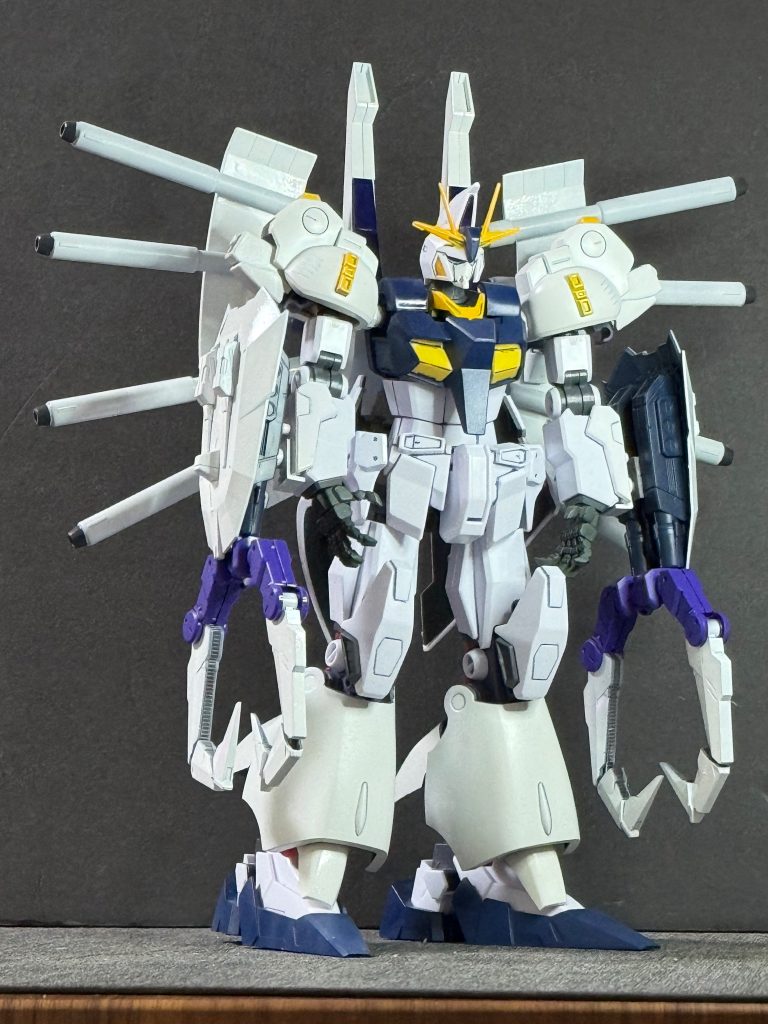 オデュッセウス級仮設6号機 ジークフリードガンダム※仮設機とは第二次ガンダム開発計画の本来の計画には存在しない機体群。予備機や実験機をベースに本計画のデータを流用された。姉妹機オデュッセウス級5号機クーフーリン←《本機》型式番号：PMX-106コードネーム：白金（プラチナ）のグリモア※グリモアとはパプテマス・シロッコが遺した未来予測システム兼知識データベース。膨大な戦術・技術情報とニュータイプ研究成果を蓄積し、オーヴェロンの性能を最大限に引き出す中核システム。分類：次世代特務試作MS所属：ジュピトリス残党軍（シロッコ派）※ティターンズ残党軍ではないので注意開発：ジュピトリス工廠開発計画：オーヴェロン開発計画&nbsp;