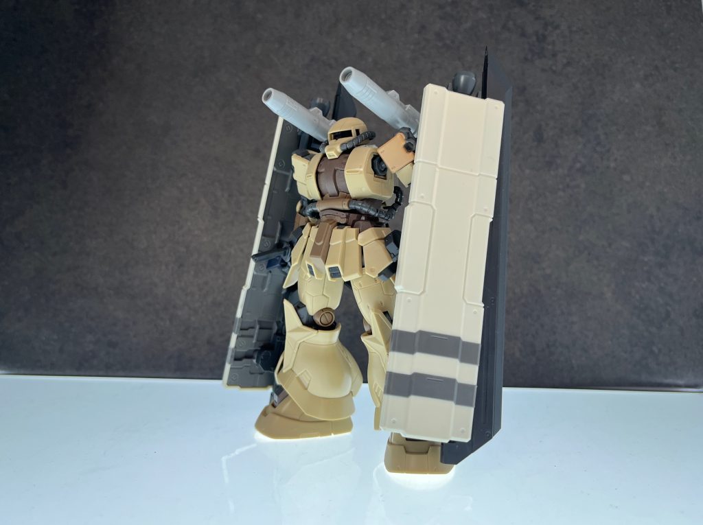 ここからは製作編です。高機動型ザク（地上型）をベースに、コトブキヤや境界戦機の武装を足しています。