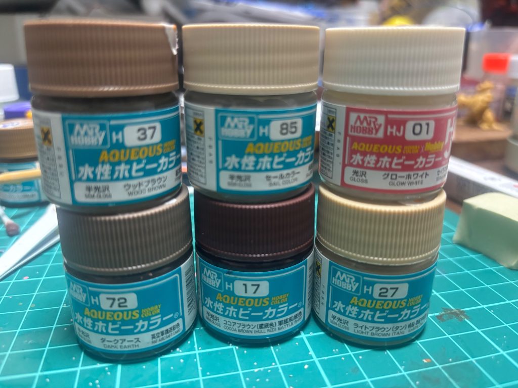 筆塗りが見直されてるようですのでトライしてみました。構成の色差を大きく（量を多くとか）すると外れた色が汚れ/汚しに見えることが分かった