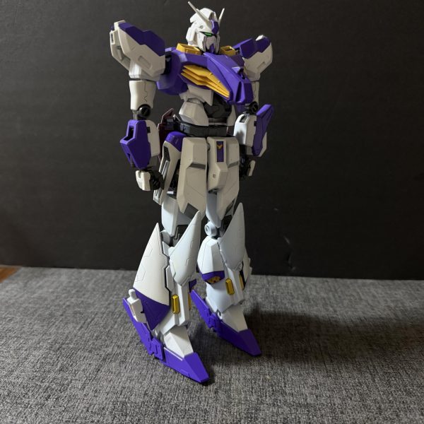 ナイチンゲールをボコボコに出来るガンダムを開発しています！色塗ってみました！カラーリングはhi-νガンダムver ka.をモチーフにしています！おっ、意外とイケてる？笑&nbsp;hi-νガンダム＝νガンダム（デザインは違えど設定上は同じ存在）ということなので今回はνガンダム/hi-νガンダムの後継機をイメージしました！ちなみに全高26mです、、でかい、、、。（参考）νガンダム、22m初代ガンダム、18m（3枚目）
