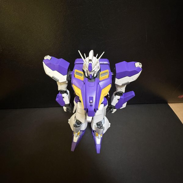 ナイチンゲールをボコボコに出来るガンダムを開発しています！色塗ってみました！カラーリングはhi-νガンダムver ka.をモチーフにしています！おっ、意外とイケてる？笑&nbsp;hi-νガンダム＝νガンダム（デザインは違えど設定上は同じ存在）ということなので今回はνガンダム/hi-νガンダムの後継機をイメージしました！ちなみに全高26mです、、でかい、、、。（参考）νガンダム、22m初代ガンダム、18m（4枚目）