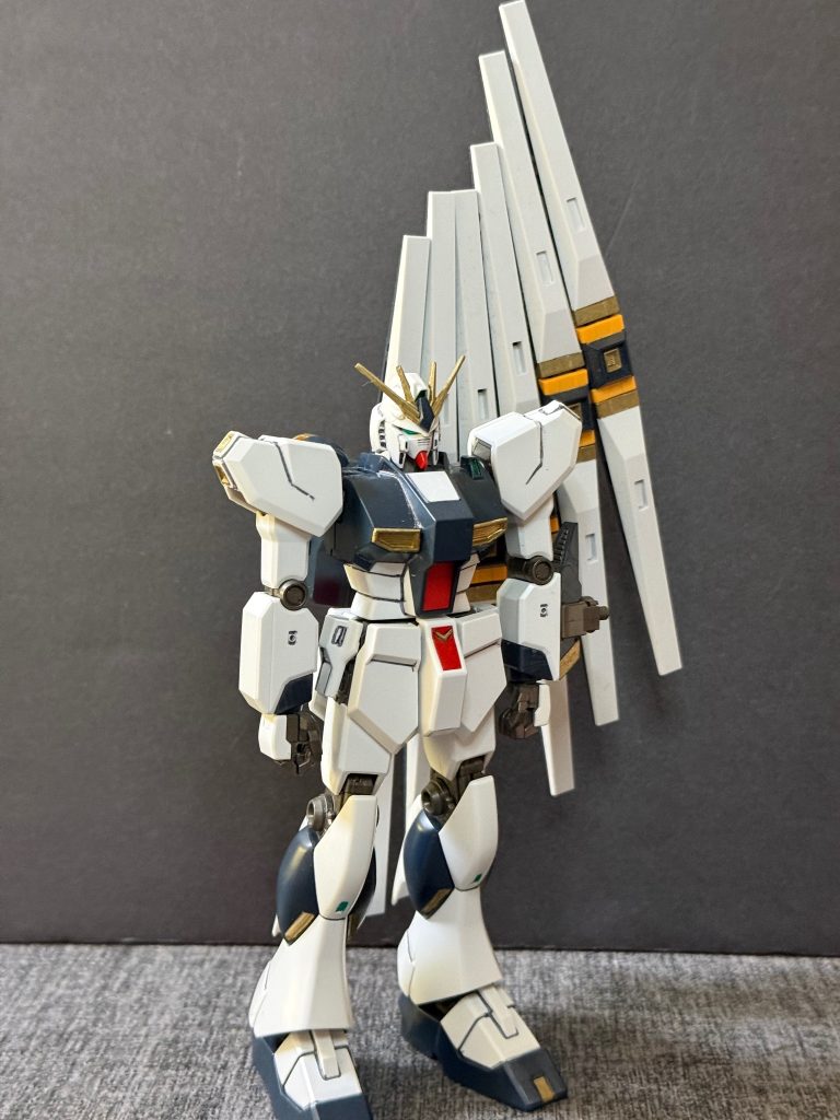 【機体スペック】頭頂高:22.0m本体重量:27.9t全備重量:63.0tジェネレーター出力:2,980kW装甲材質:ガンダリウム合金スラスター総推力:97,800kg&nbsp;