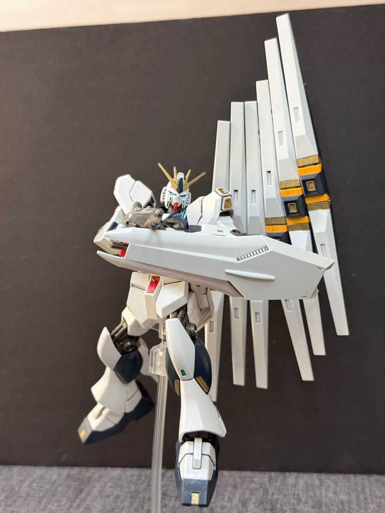 RX-93-ν1　νガンダム–3枚目/制作者：カケテマス・シロップ