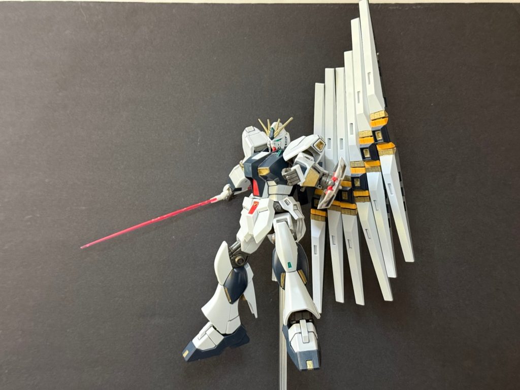 【あとがき】今回はガンダムの顔とも言えるνガンダムになります。2023年頃、ガンプラ制作を始めて2作品目くらいの作品で初心者の頃になります笑あと、赤いユニコーンのデカールを紛失しました泣雑なところがありますが、初期の頃の作品になりますので大目に見てください笑それでもカッコよく見えてしまうのがνガンダムのすごいところですよね！！