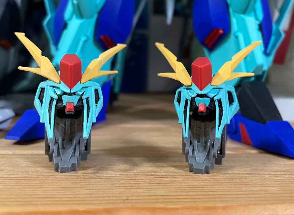 向かって左がver.01 右がver.02ですより昆虫的なフェイスに