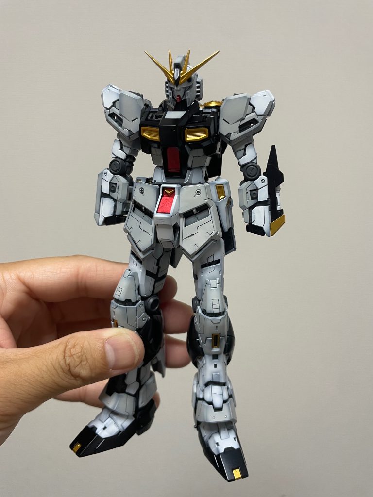 フレームメカサフ塗装状態です。ヒザ外装も分割してます。