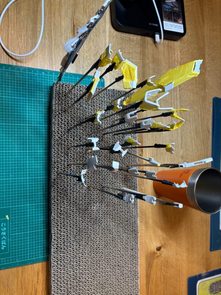 パーツが小さいのでマスキングはそれほど大変では無かった。