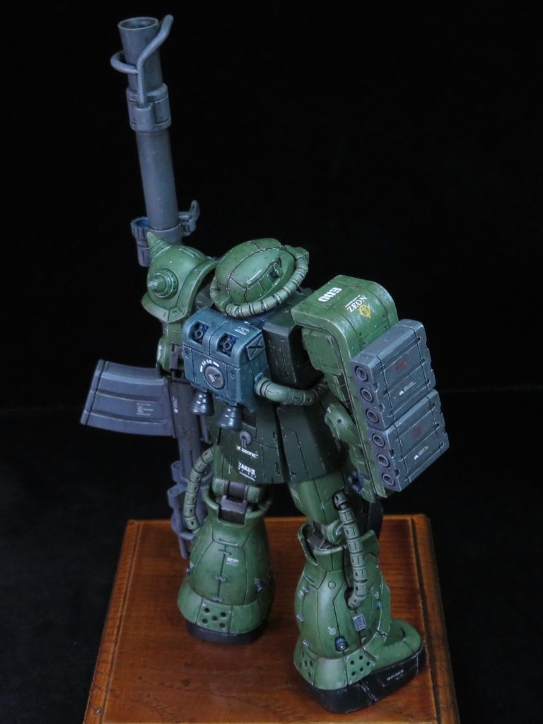 Mr.HOBBYウェザリングカラーとウェザリングライナーで仕上げました。デカールはMGザクのドライデカールとグッドマークデカールです。