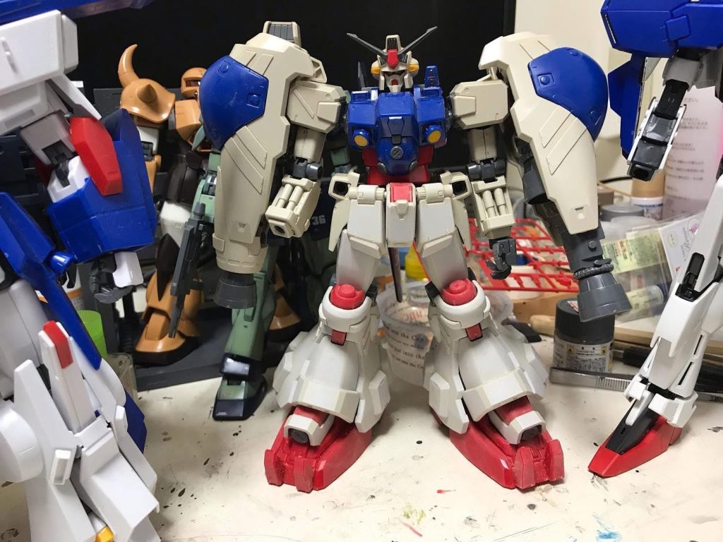 仮組して長い間放置してました。右のバインダーや腕部が変色してました