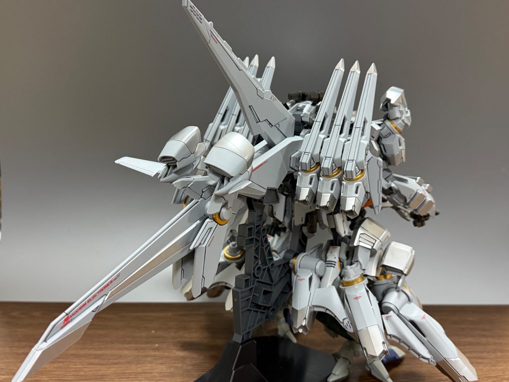 デカールも発売日に買っといてよかった赤のラインが入ると見栄えイイ