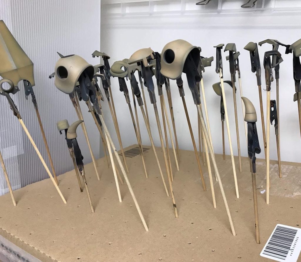　今回は黒サーフェイサー後にチッピングの為にヘアスプレーを吹き付け。基本塗装後に水やアクリル溶剤で塗装を剥がしてチッピングを再現します