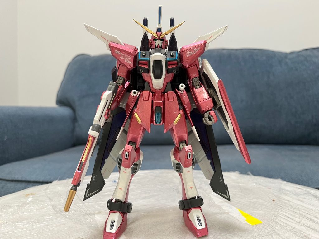 色変えは楽しかったです。赤の成形色をMr. ColourのGX-212 Metallic Peach に、フライトユニットの赤は過去作のため調色した二種類の紫を使いました。