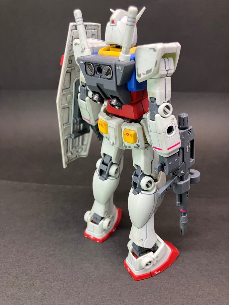 よくもこれだけのデカールを貼ったもんだと感心します。今なら心が折れそうです！
