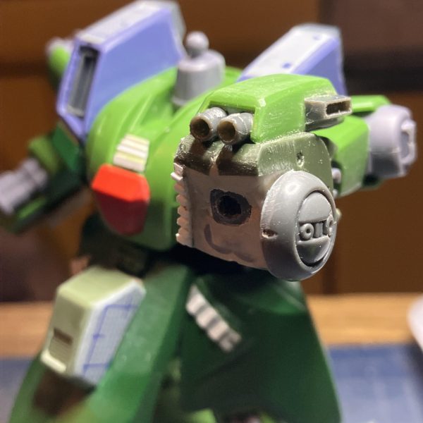🎶ガトリングきりきり心臓めがけ逃がさないパッと狙い撃ち🎯&nbsp;という事で　笑ガルスJ、進捗٩( 'ω' )و腕にガトリング(アレックスやん！と言うツッコミはヤボよ)とフロントアーマーにもバルカン砲を設置手持ち武器には皆んな大好き❤球をばら撒くヤツを持たせる予定自分も完成はG8関東(オフ会)で先出しにしようかな〜🤔&nbsp;（2枚目）