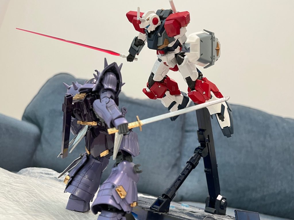 さすがイフリート！あの抜群の機動性でビームサーベルの斬撃を避けました。