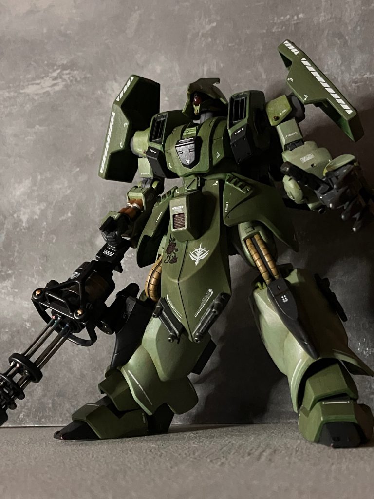 妄想設定&nbsp;ZZガンダムに敗れエンドラを後にしたマシュマーアクシズに戻ってハマーン様に会えたのか？ホントに進んで強化人間になったのか？色々と疑問はあるのですが本編では強化人間として現れたのみ&nbsp;強化人間にされる時、ハマーン様への忠誠心を起爆剤にしたのは明らかで、その途中の彼の精神にガルスＪが現れたら？と想像、妄想して制作しました🌹