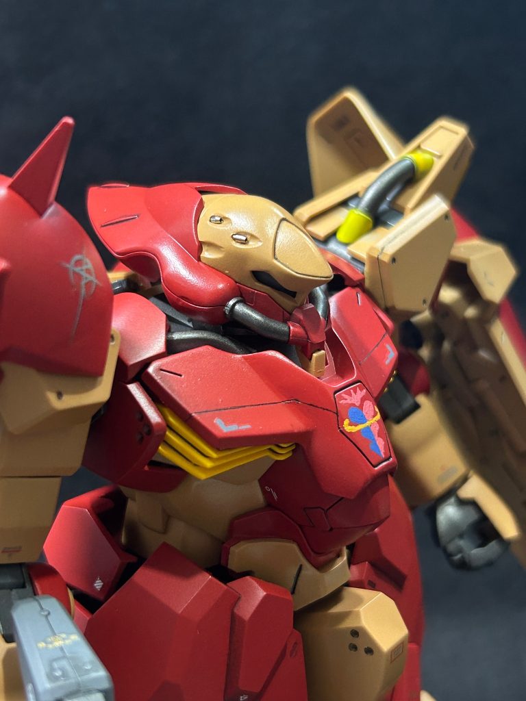 キットでは省略されている頭部バルカンをメタルパーツで追加しました。