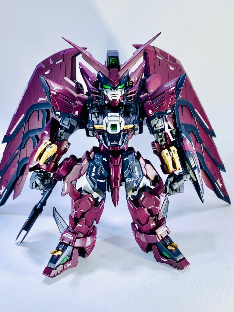 シルエットを少し逞しくしたかったので、右腕にはMGの腕パーツからオリジナルのガントレット風装甲を制作しました