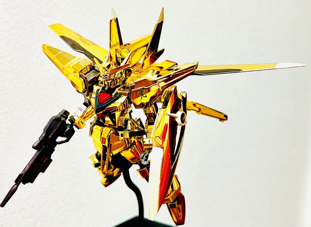 この時期のガンプラぐらいから股関節の穴が搭載されポージング、飾り方にバリエーションが増えて興奮したのを思い出します♥️