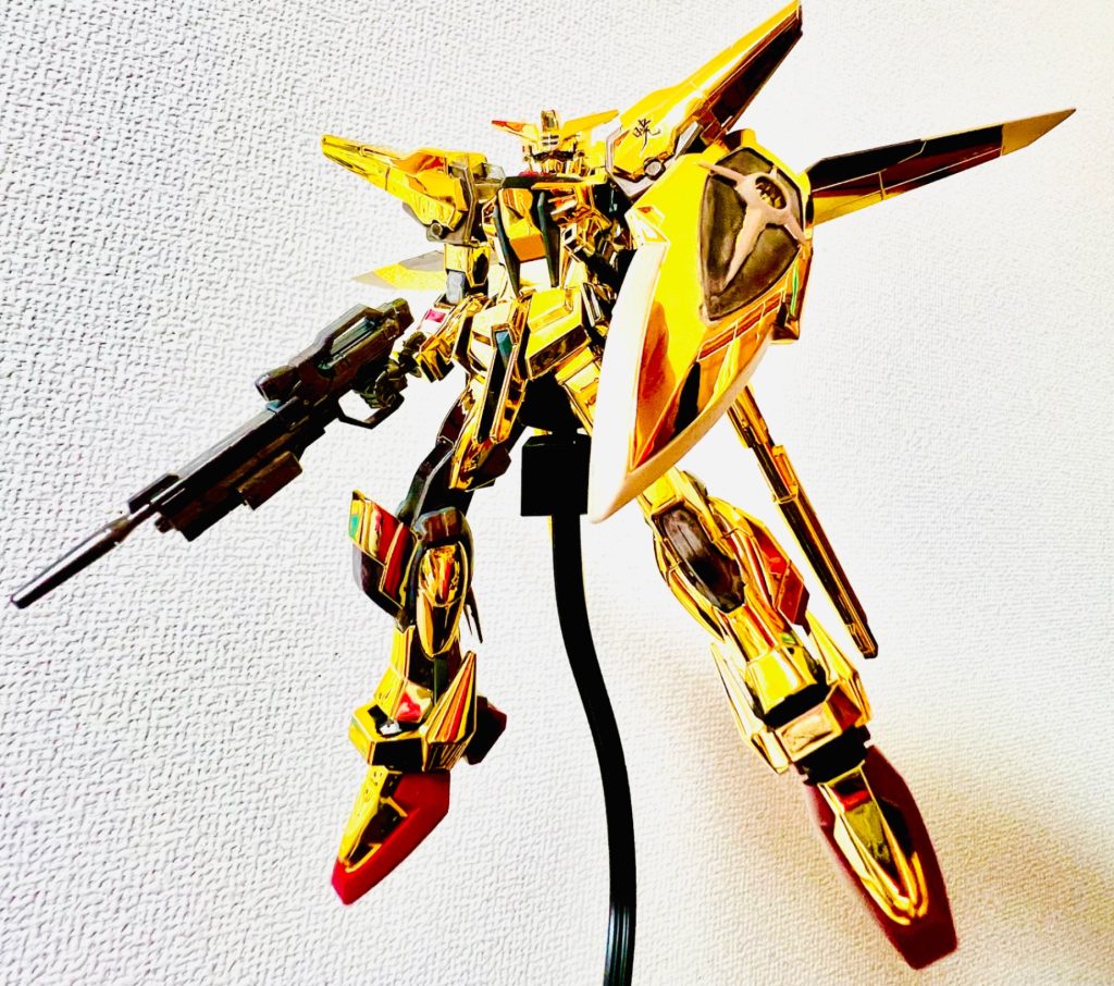 アンテナをニッパーで鋭くなるように切ってます。ガンダムマーカーで部分塗装も( &nbsp;᷇ᵕ ᷆ )و