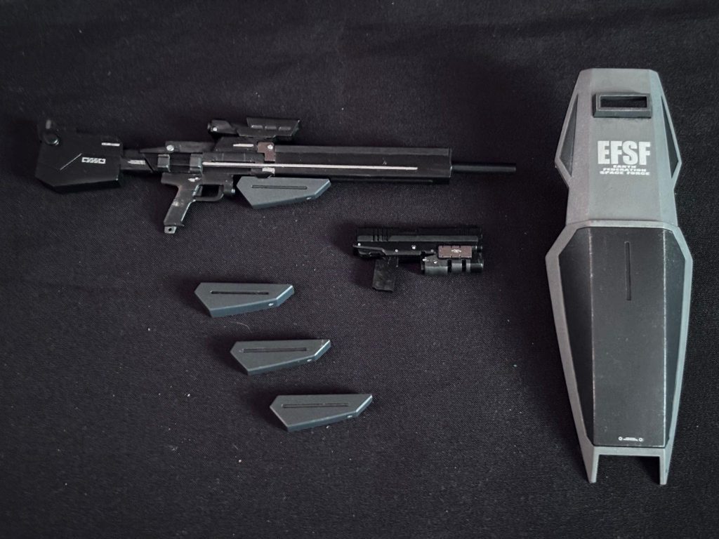 武装はこんな感じメインのスナイパーライフルはプラ板で自作しました。カードリッジ式なので磁石で取り外しができますハンドガンはコトブキヤのものを使用&nbsp;