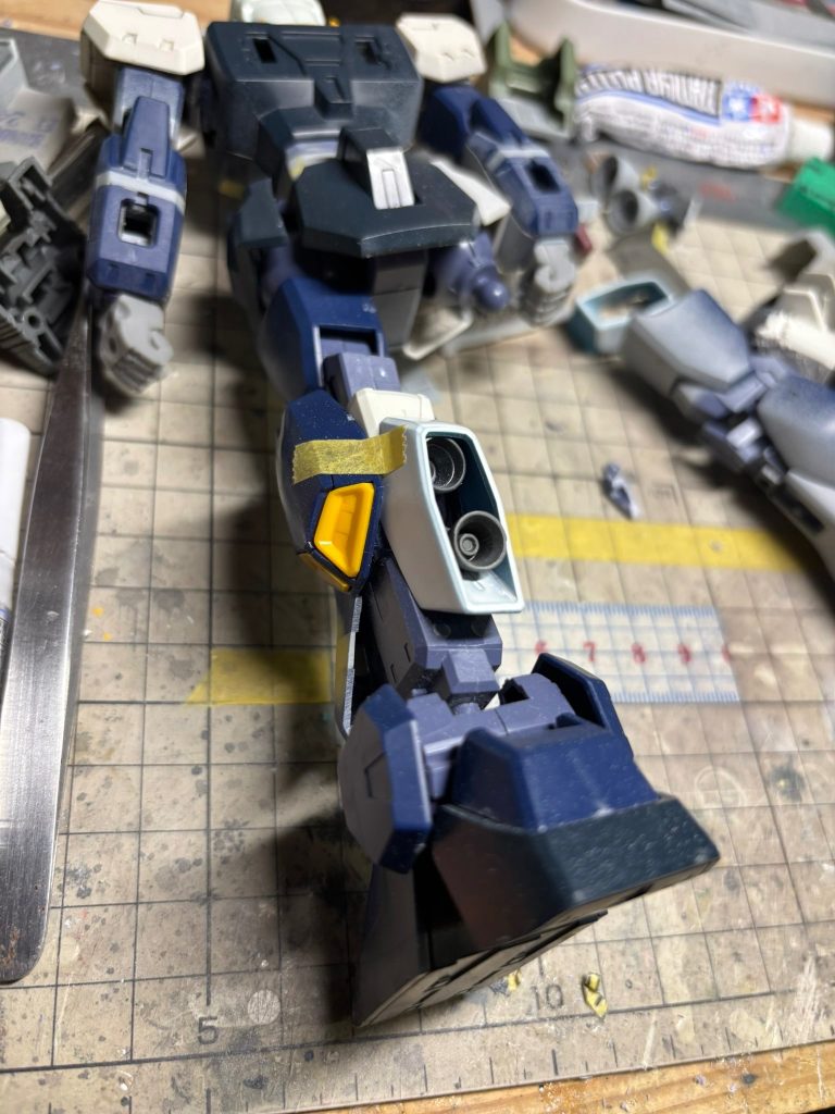 ふくらはぎもこんな感じでバーニアを2つつけてジムスナイパーIIの外装をつけました