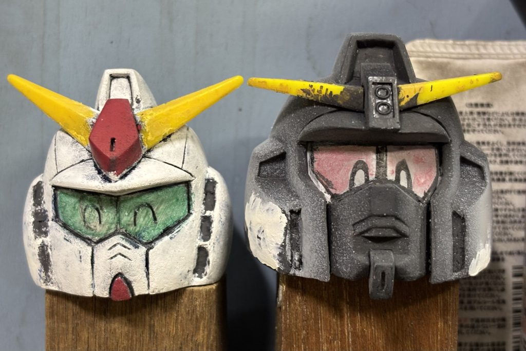 作品名：元祖SDガンダム 頭部 似る 説😅<p>元祖SDガンダム の あの 頭部 ってさ 何かをパクって無い？ と感じたりしますがSDガンダムの可愛いイラスト寄りに制作すると到着点は結局のところ「あぁこんな感じやんな」って事に成りがちです。。。 （わかります？）😂</p>

