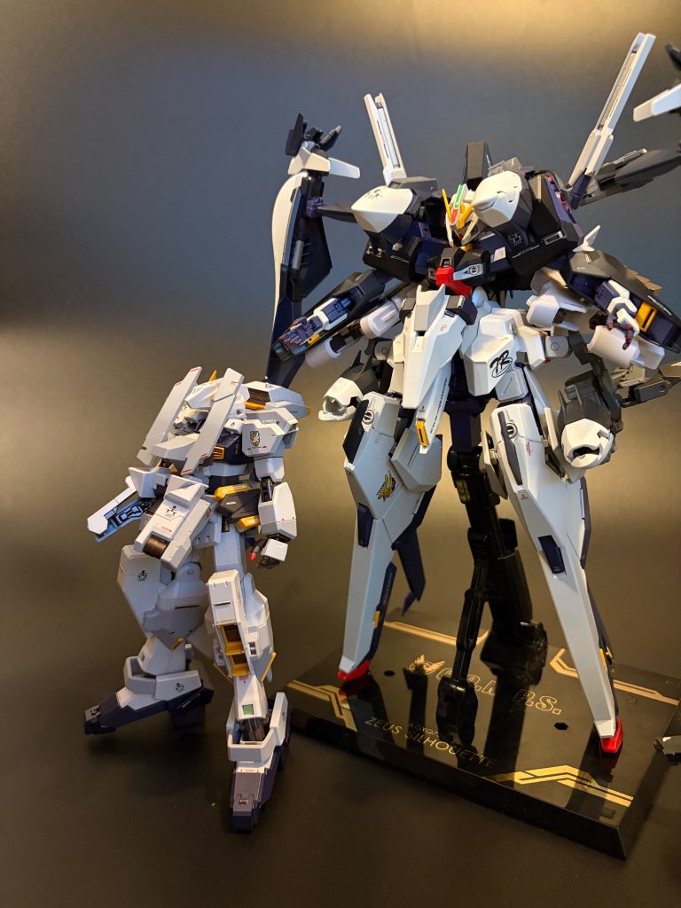 編集なしノーマルカメラデカいキットなんで台座またロボット魂の借りてます