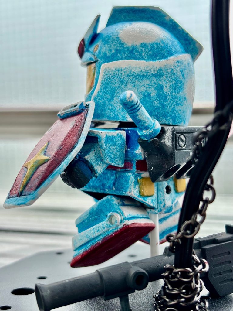 盾はケロロ軍曹のキットから拝借して小細工しております。