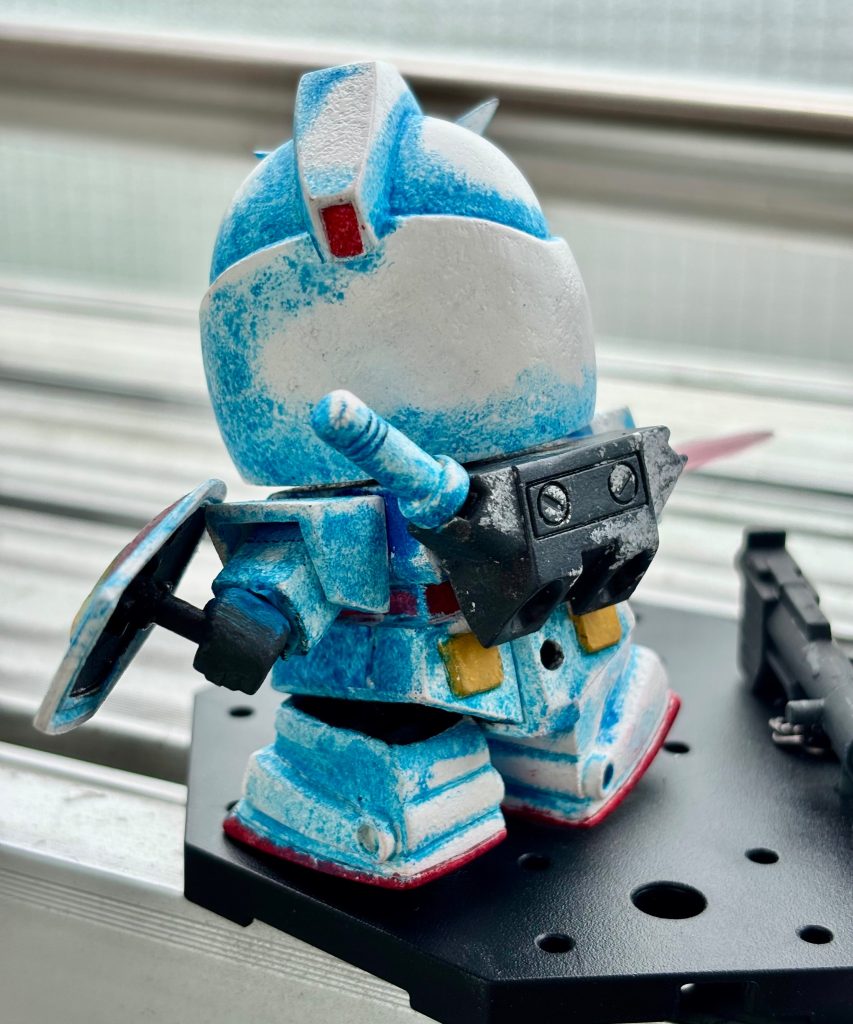 腕はBB戦士ガンダムを参考にプラ板で組みプラキャップで稼働可能です。